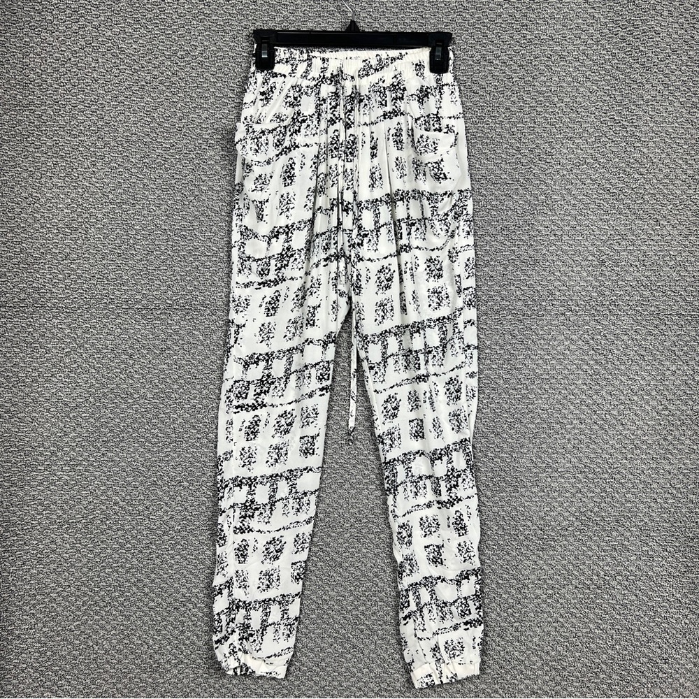 The Hanger Pants Women's Size Small White Elastic Waist Lined Mid Rise Pockets